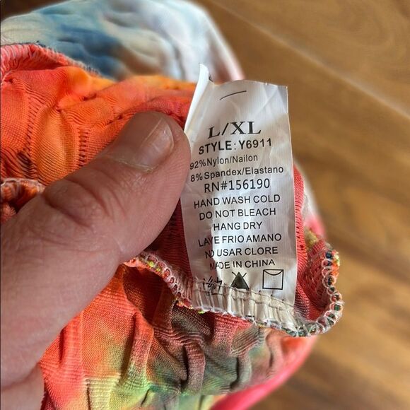 NWT Vibrant Tie-Dye athletic set - Picture 8 of 10